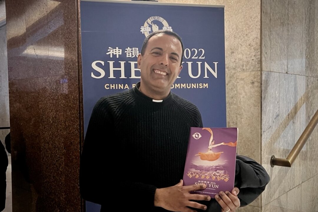 Roman Catholic priest Evilázio Cavalcante enjoyed Shen Yun at the Auditorium della Conciliazione in Rome, Italy, on Feb. 15, 2026. (Viviana Del Buono/The Epoch Times)