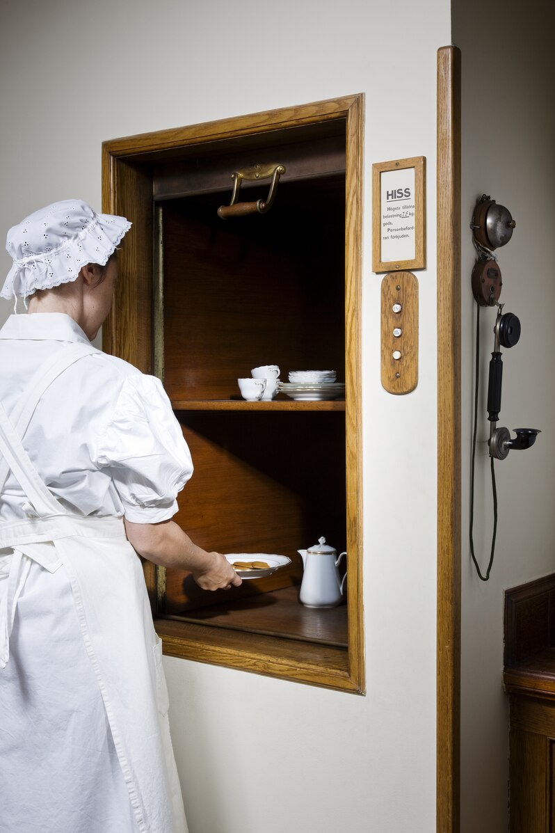 Dumbwaiter
