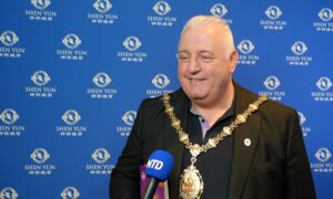 Lord Mayor of Stoke-on-Trent Thanks Shen Yun for an ‘Exhilarating’ Performance