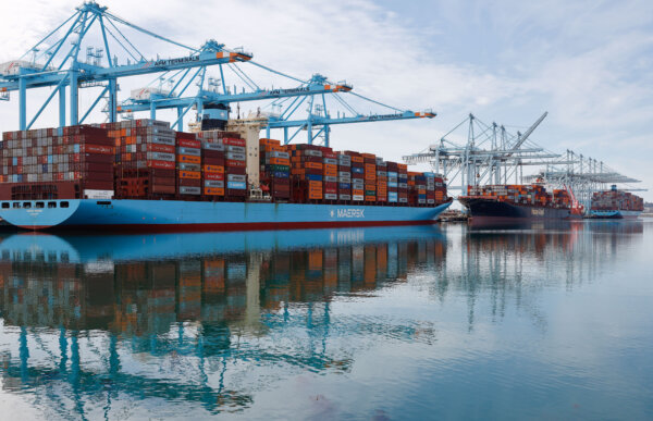 Trump Imposes Tariffs on 60 Countries; 6 House Democrats Break Ranks on Defense Bill | NTD Good Morning (July 24)