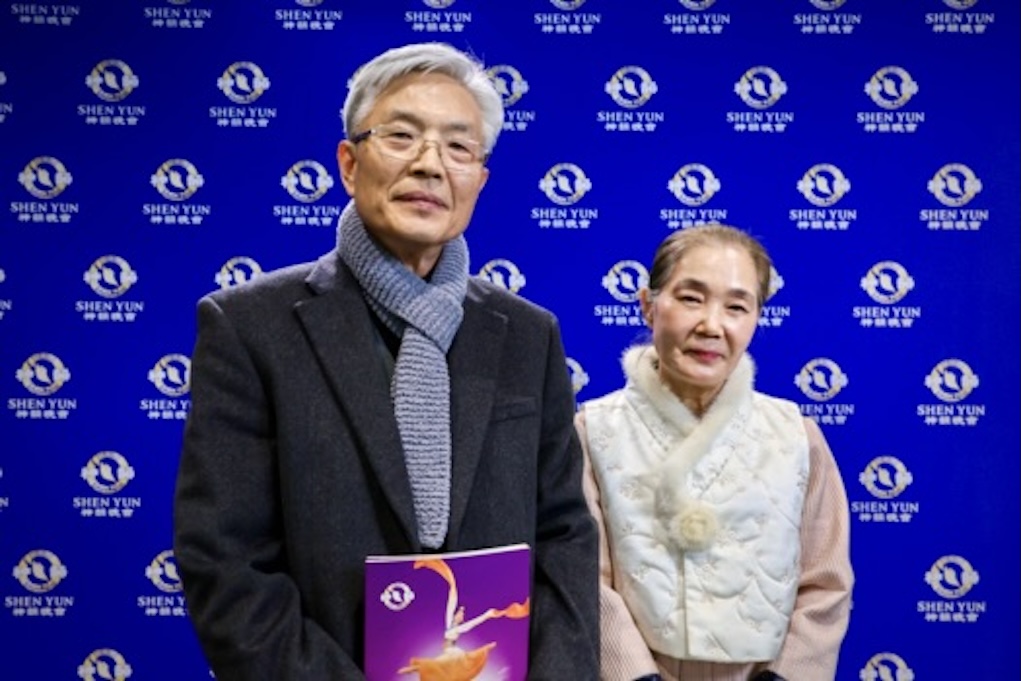 Lim Kwang-Kyu, a former professor of Sociology at Yeungnam University in South Korea, and his wife, attended the inaugural performance of the Shen Yun New Era Company at the Suseong Arts Center, in Daegu, on Feb. 18, 2026. (Kim Guk-hwan/The Epoch Times)