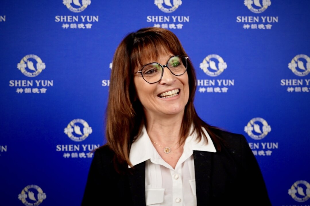 Valérie Debrie enjoyed Shen Yun Performing Arts at the Théâtre de Beaulieu in Lausanne on Feb. 20, 2026. ( NTD)
