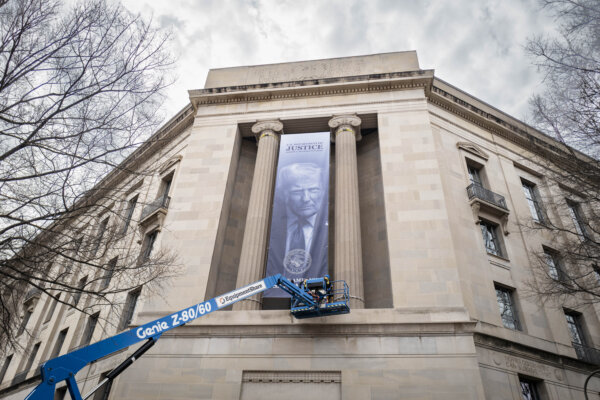 DOJ Reverses Course, Renews Push to Revive Trump's Orders Targeting Law Firms