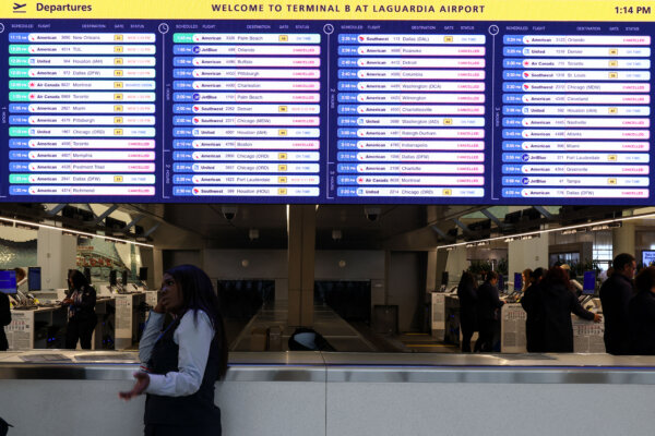 US Airlines Cancel Thousands of Flights