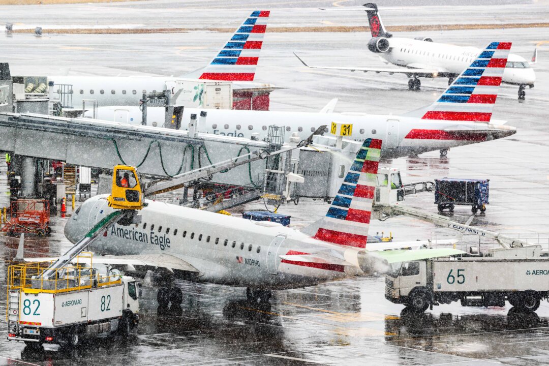 More Than 10,000 Flights Canceled Across US Amid Massive Snowstorm ...