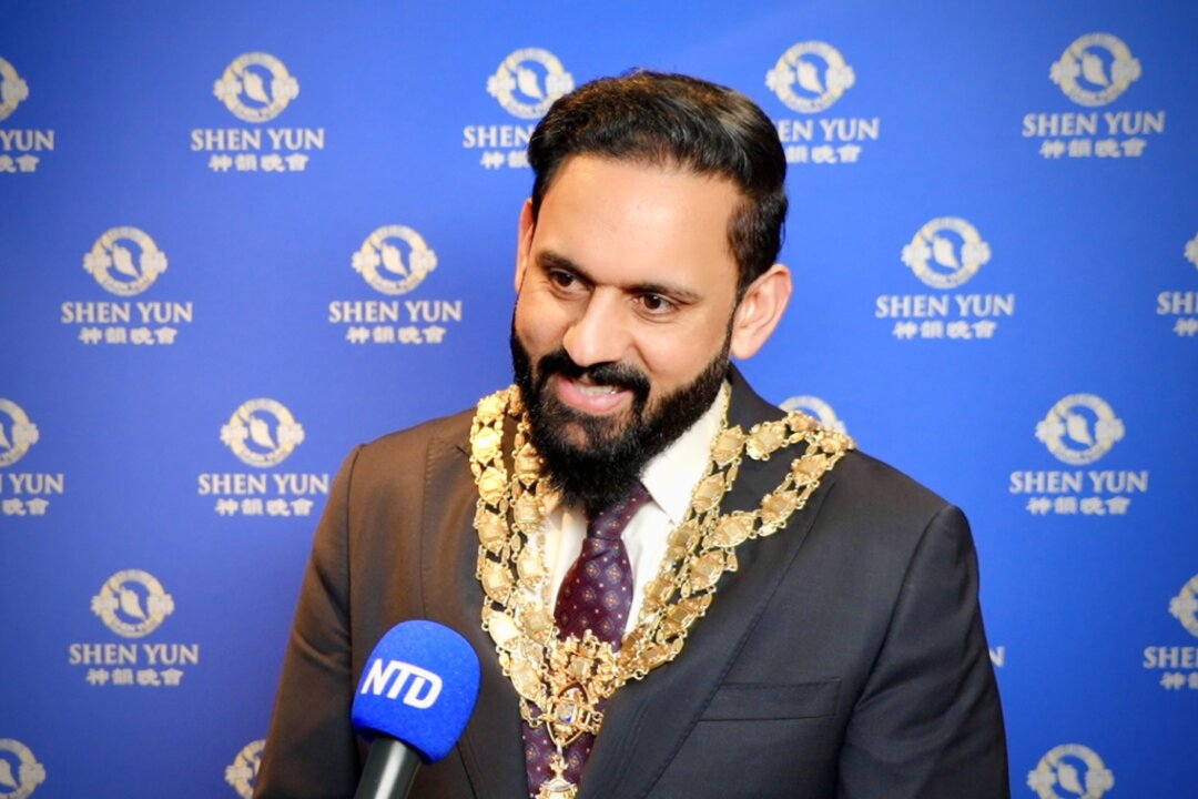 Mayor of High Wycombe Cllr Majid Hussain enjoyed Shen Yun Performing Arts at the Wycombe Swan Theatre in England on Feb. 21, 2026. (NTD)