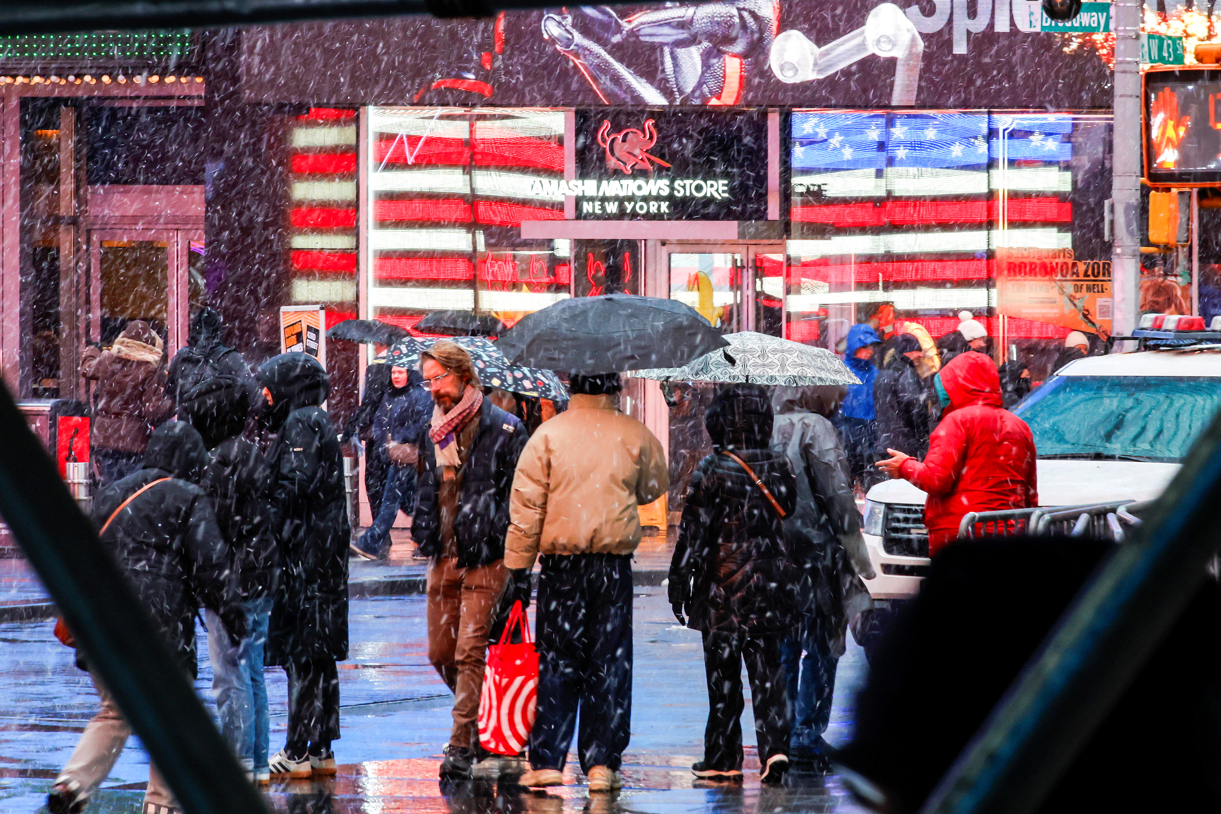 Winter Storm Hits New York City, Covering Times Square | EpochTV