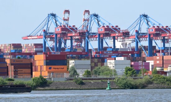 EU Urges US to Honor Terms of Trade Deal After Supreme Court Ruling