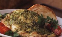 A Classic Pesto Vinaigrette Brightens Up This Chicken Dinner