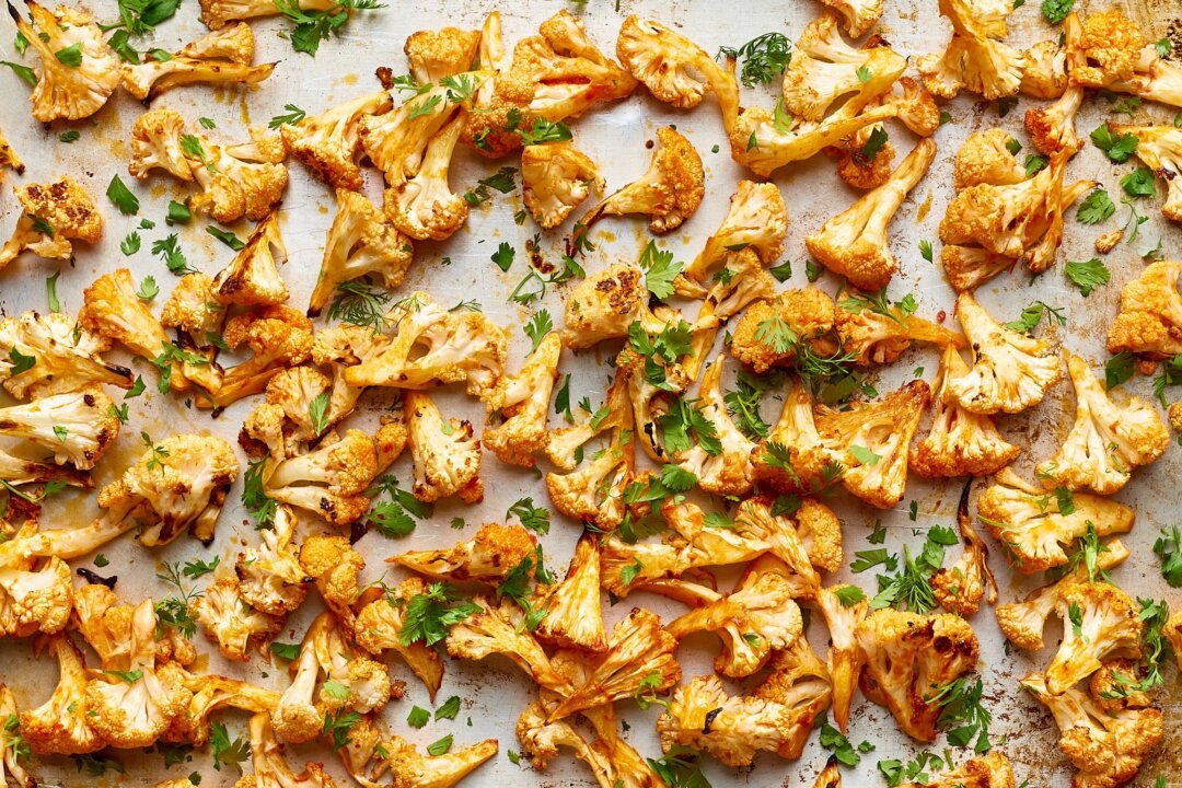 I Eat These Buffalo Cauliflower Bites Straight From the Pan