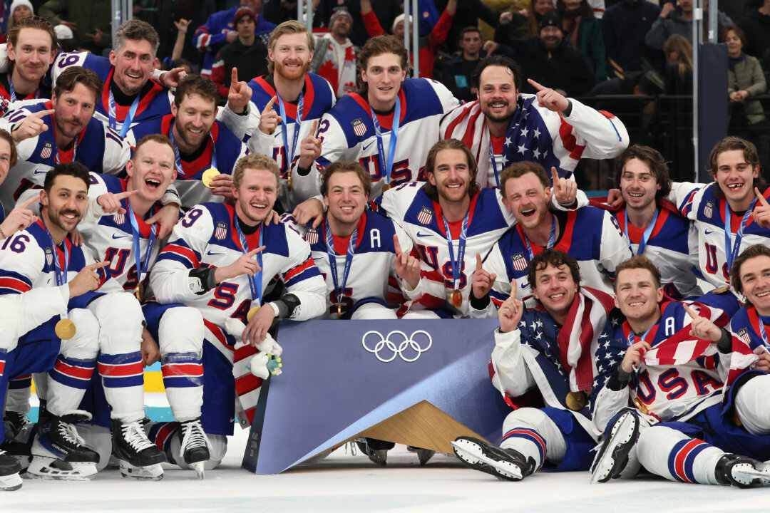 USA Men’s Hockey Team Honored in Oval Office Meeting With Trump