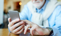 The Guide to Cell Phone Accessories That Make Life Easier for Seniors