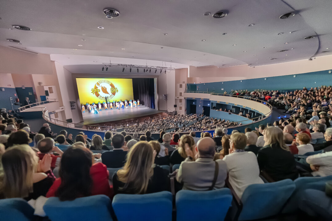 On Feb. 20, 2026, Shen Yun Performing Arts held its first 2026 season performance in Avellino, Italy, at the Teatro Carlo Gesualdo. (Leo Botnarenko/The Epoch Times)