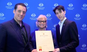 Texas Mayor Honors Shen Yun’s Artistic Achievements