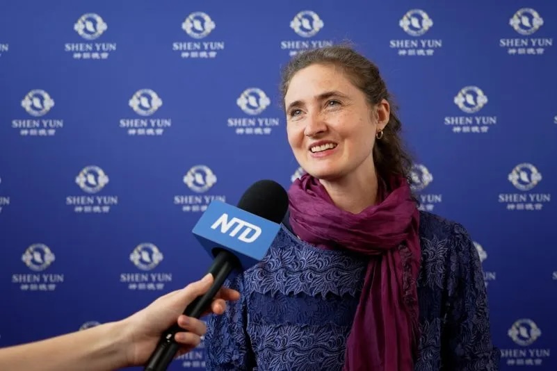 Singer Eli Schewa Dreyfus came to experience Shen Yun in Lausanne on Feb. 22, 2026. ( NTD)