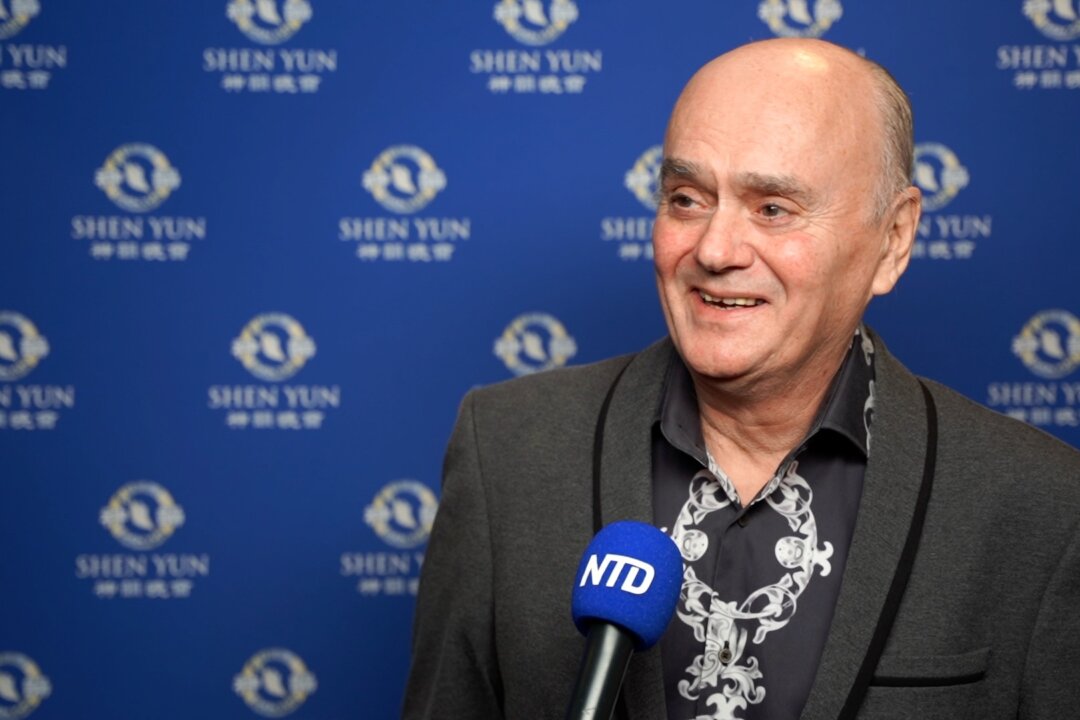 Steven Gurney attended a performance by Shen Yun Global Company at the Wycombe Swan Theatre in High Wycombe, UK, on Feb. 25, 2026. (NTD)