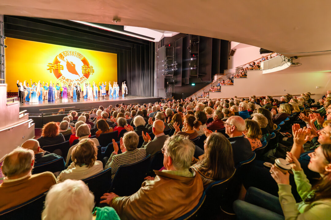 Shen Yun Performing Arts' curtain call at the Wycombe Swan Theatre, in the UK, on Feb. 26, 2026. (Roger Luo/The Epoch Times)