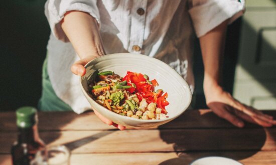 Your Brain Needs Steady Fuel: The Diet Strategy That Supports Focus and Cognitive Health