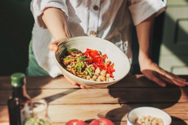 Your Brain Needs Steady Fuel: The Diet Strategy That Supports Focus and Cognitive Health
