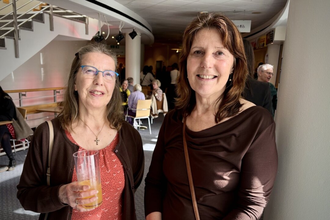 Ruth Novak and Jane Smith attend Shen Yun Performing Arts at the Wycombe Swan Theatre in the UK on March 1, 2026. (Ming Li/Epoch Times)