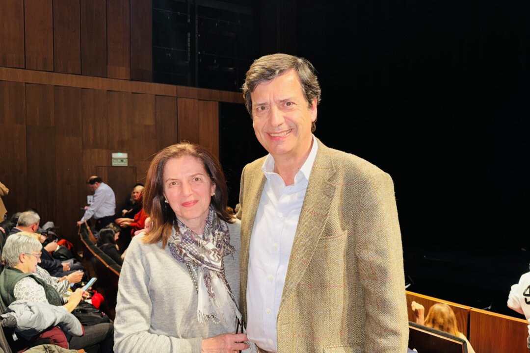 Former senior Spanish Army officer Jorge Serra Nogués and his wife, Pilar, a professor of Art History, enjoyed a Shen Yun performance at the Teatro Auditorio San Lorenzo de El Escorial in San Lorenzo, Spain, on Feb. 26, 2026. (Yixiao Wang/The Epoch Times)