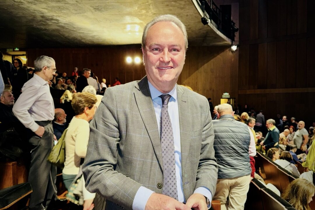 Spanish Member of Parliament Alberto Fabra Part attended the second performance of the 2026 season by Shen Yun New York Company at the Teatro Auditorio San Lorenzo de El Escorial in San Lorenzo, Spain, on Feb. 26, 2026. (Wang Yixiao/The Epoch Times)