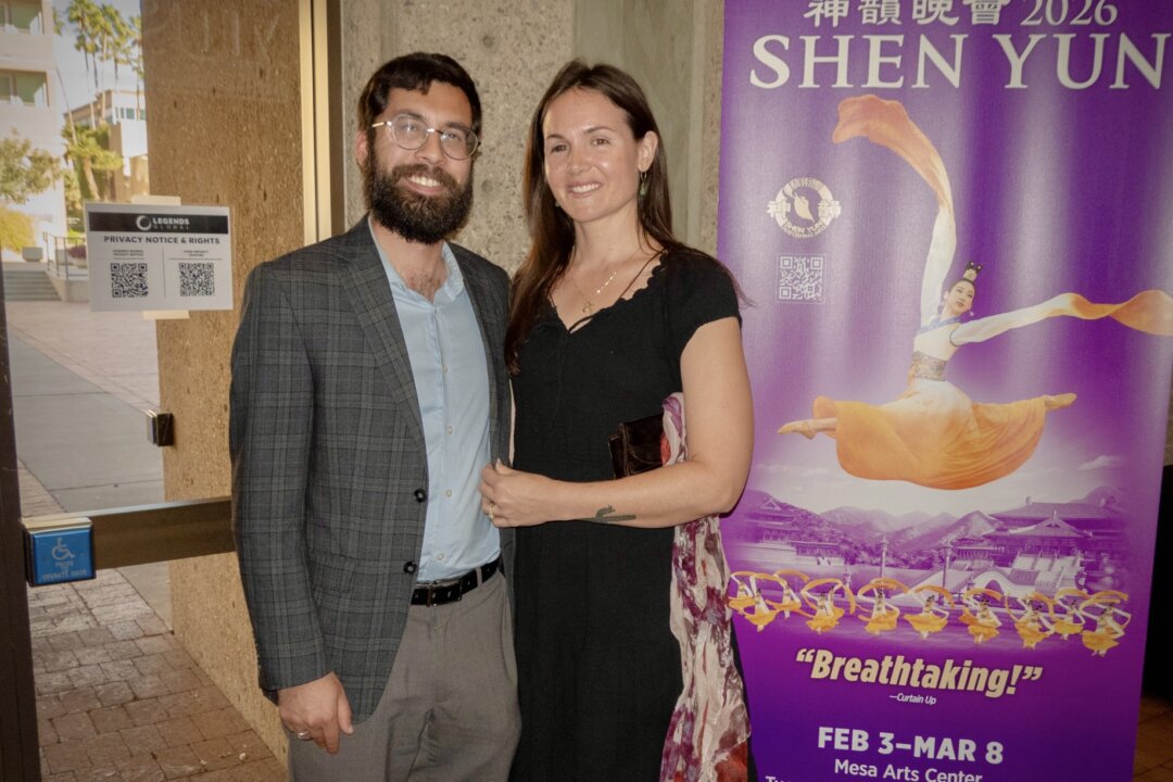 Kaden McCulloch and Laura Porter at the Shen Yun Performing Arts performance at Linda Ronstadt Music Hall, in Tucson, on March 1, 2026. (Jane Yang/The Epoch Times)