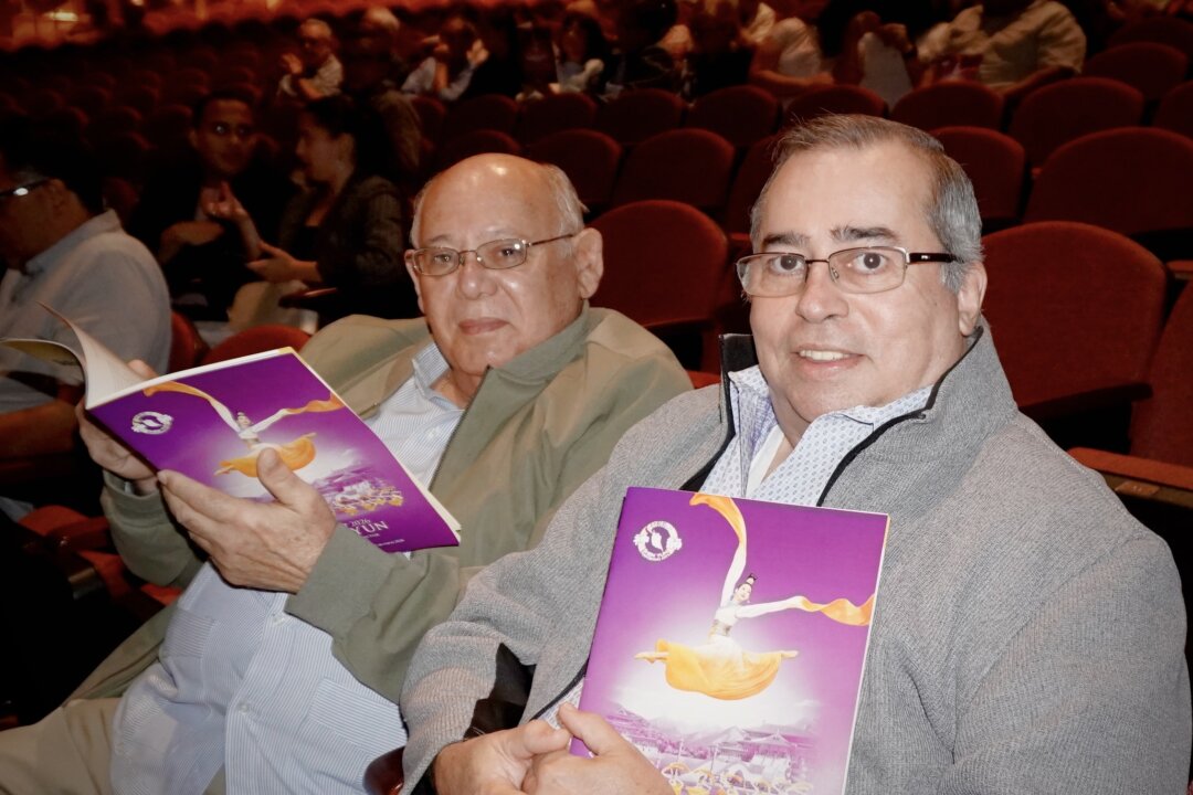 Mr. Gregory Guijarro (R), a school principal, attended Shen Yun Performing Arts at the Centro De Bellas Artes Luis A. Ferre in Puerto Rico, on Feb. 26, 2026. (Nancy Ma/The Epoch Times) 