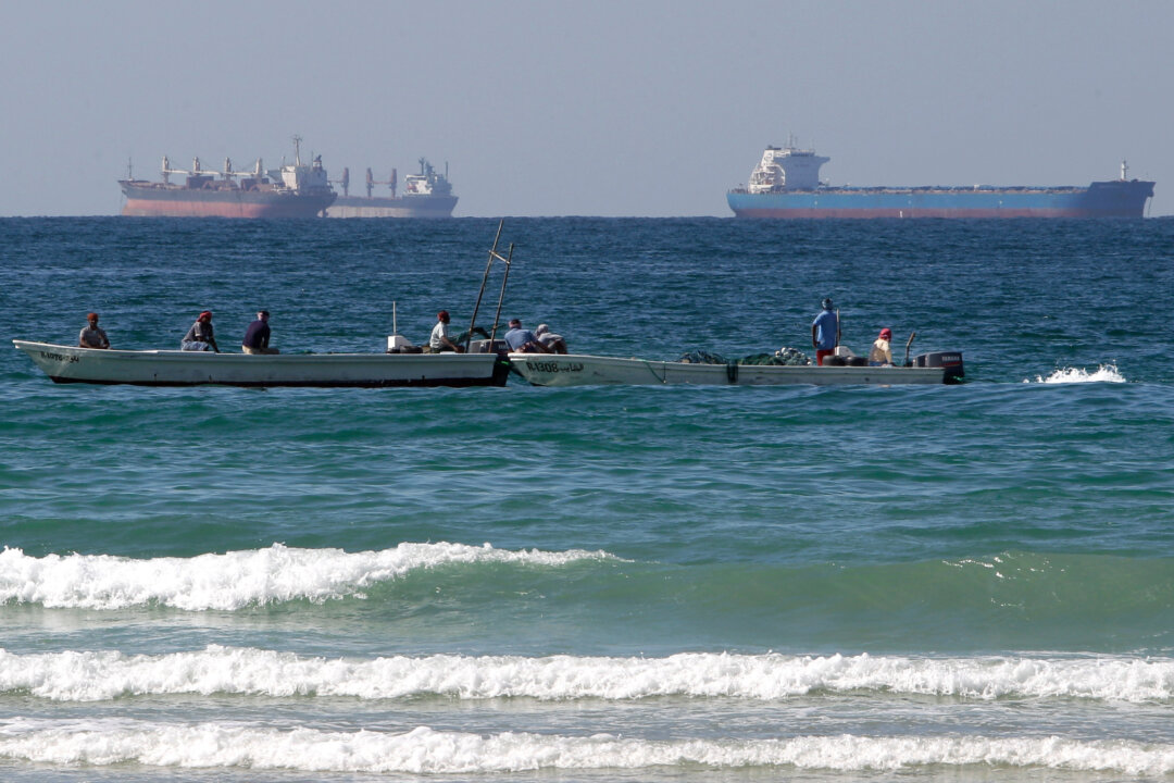 Minimal Traffic in Strait of Hormuz as US Blockade Kicks In