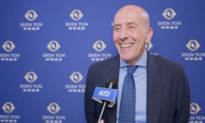Italian Senator Praises Shen Yun’s Courage to Challenge Communism Through Dance and Music