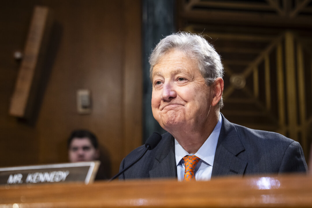 Senators Advance Resolution to Withhold Their Pay During Shutdowns