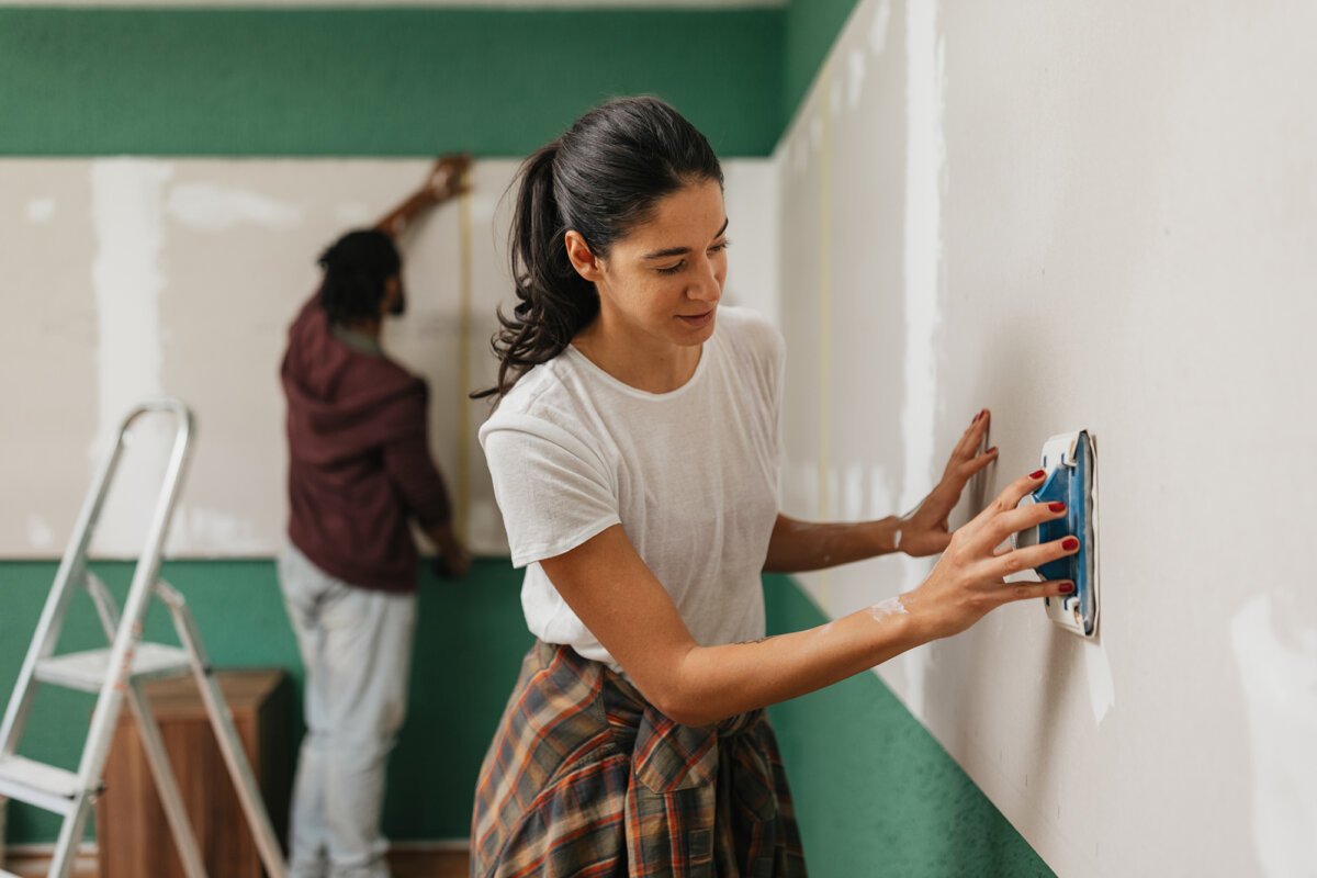 Caulking seals small gaps, helping to improve energy efficiency and preventing paint from cracking along joints. (supersizer/Getty Images)