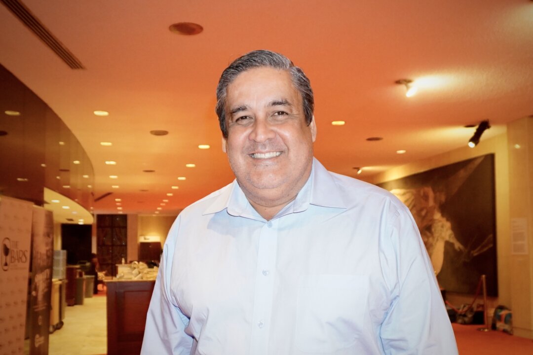 Hiram Colón at the Shen Yun Performing Arts' evening performance at Centro de Bellas Artes Luis A. Ferré, Puerto Rico, on Feb. 28, 2026. (Sally Sun/The Epoch Times)