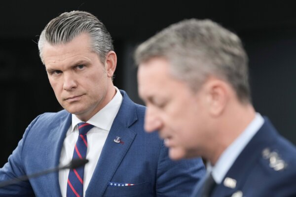 ▶ Hegseth, Caine Hold Pentagon Briefing on Operation Epic Fury (April 8)
