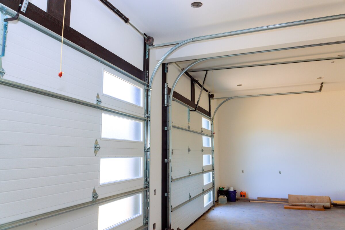 The three primary options for garage door opener designs are in the drive mechanisms: chain, screw, and belt. Chain drives are usually the least expensive, but also the noisiest. Screw drives are middle of the road, and belt drives are the quietest. (ungvar/Shutterstock)