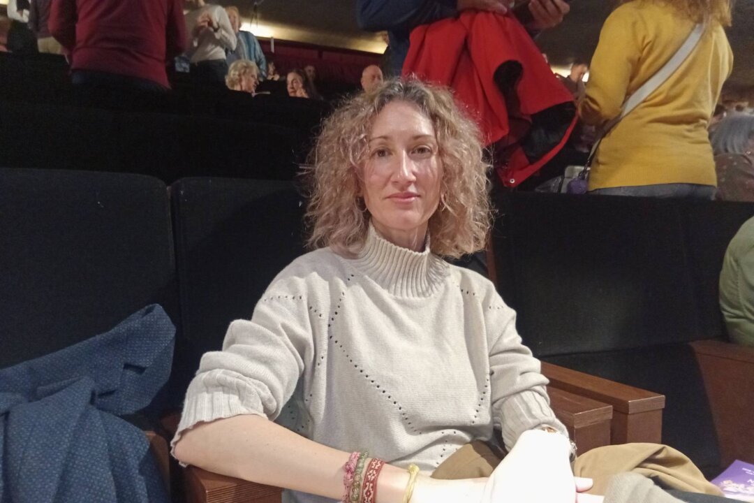 Beatriz Gutiérrez Pavón watched Shen Yun at the Teatro Auditorio San Lorenzo de El Escorial on March 1, 2026. (Maya Marinova/The Epoch Times)