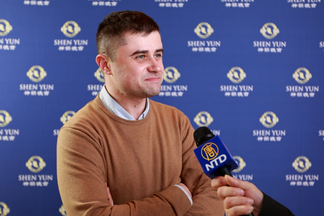 Santiago López Céspedes at the Shen Yun Performing Arts performance at Palacio Euskalduna, in Spain, on March 3, 2026. (NTD)