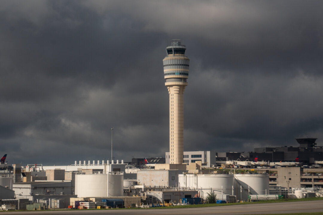 FAA Targets Video Gamers to Alleviate Air Traffic Controller Shortage