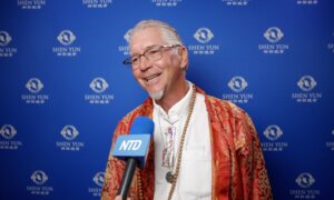 Professor of Art: ‘Nothing Comes Close to This’ After Seeing Shen Yun for 3rd Time