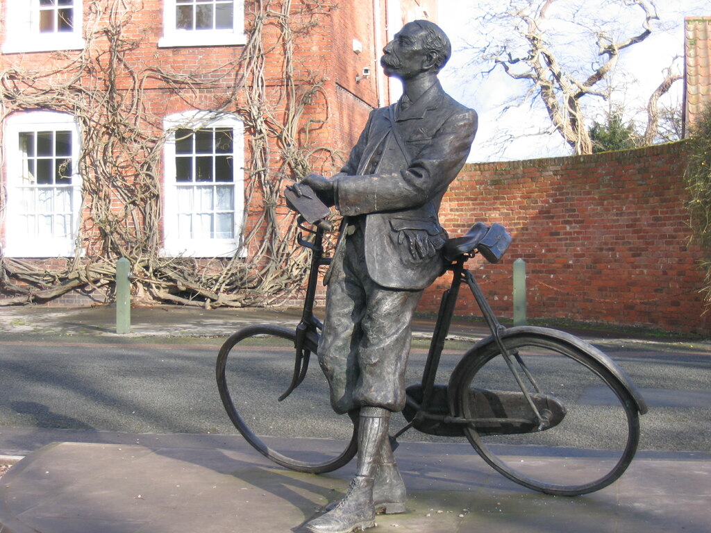 A statue of Edward Elgar and his bicycle in Hereford, England. (David M. Clark/CC BY-SA 2.0)