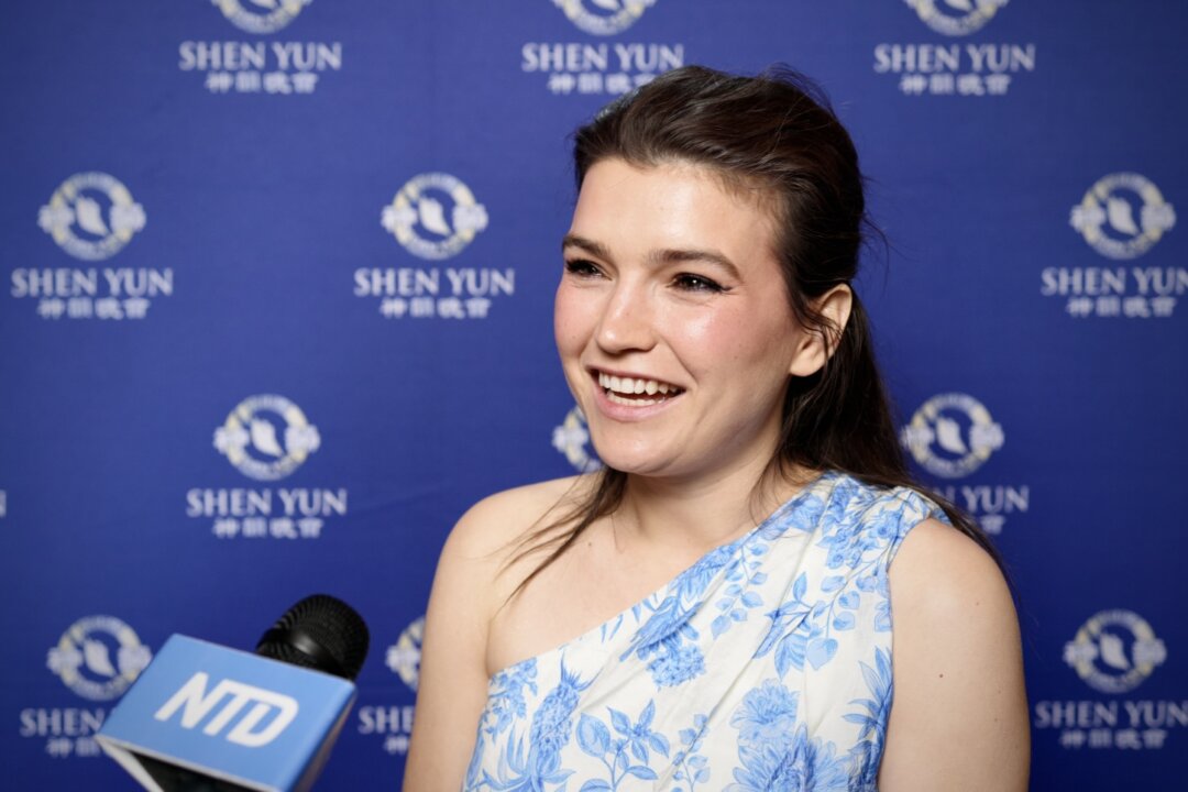 Former speed skater Jessica Neamtu attends Shen Yun Performing Arts at Symphony Hall in Phoenix, Ariz., on March 7, 2026. (NTD)