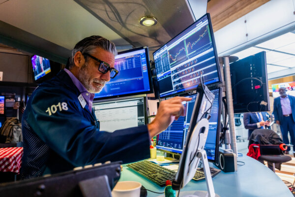 Wall Street Falls on Opening Bell as Oil Surges Past $100