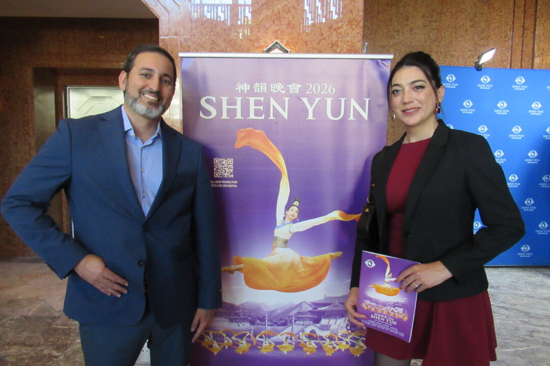 Joan Rodriguez (L) and Nadiesna Bello at the Shen Yun Performing Arts performance at The Smith Center for the Performing Arts on March 8, 2026. (Linda Jiang/The Epoch Times)
