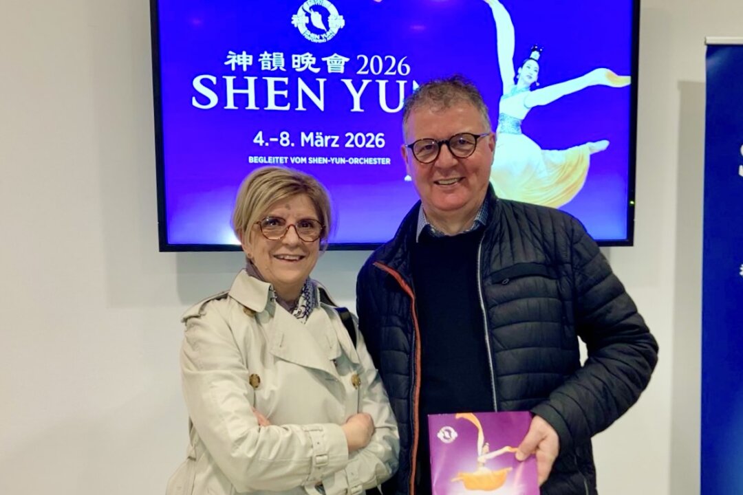 Gabriele Gebhardt and Michael Flemm at the Shen Yun Performing Arts performance at Stadthalle Mülheim an der Ruhr – Theatersaal on March 6, 2026. (Mo Ling/The Epoch Times)