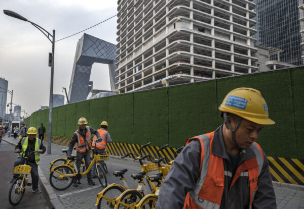 Credit Rating Agency Alters Forecast for China's Economy: Opinion