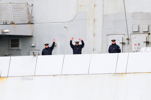 Iran Warns UK and France Against Sending Warships Near Strait of Hormuz