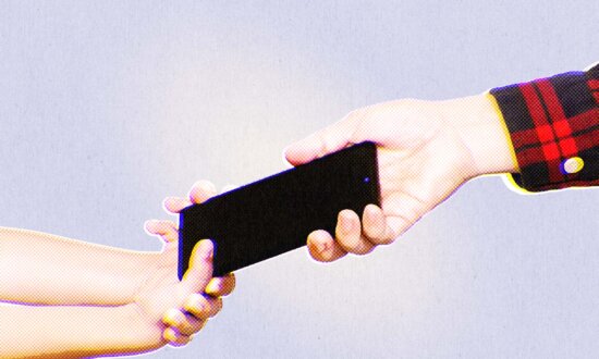 Scientists Weigh in on Best Age for a Child’s First Phone
