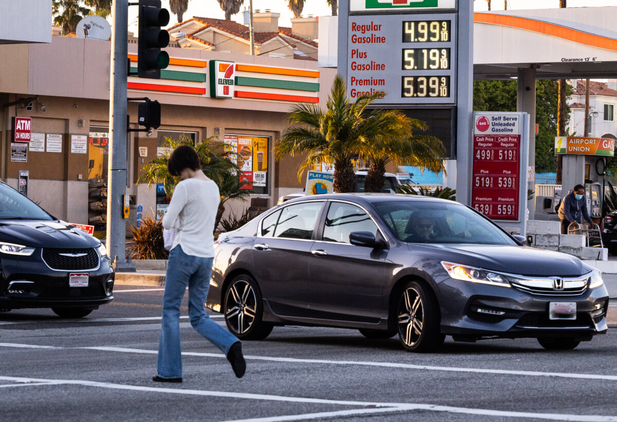 Traffic moves past a gas station in Los Angeles, on March 11, 2026. (John Fredricks/The Epoch Times)