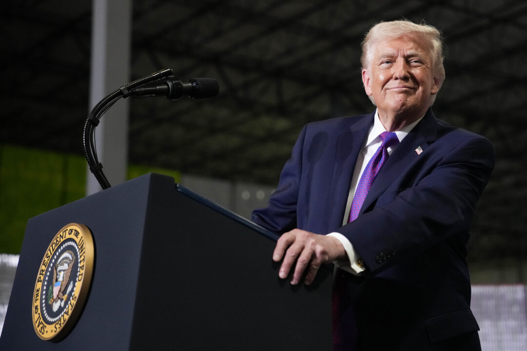 Trump Says Supreme Court Noted He Has ‘Absolute Right’ to Impose New Tariffs