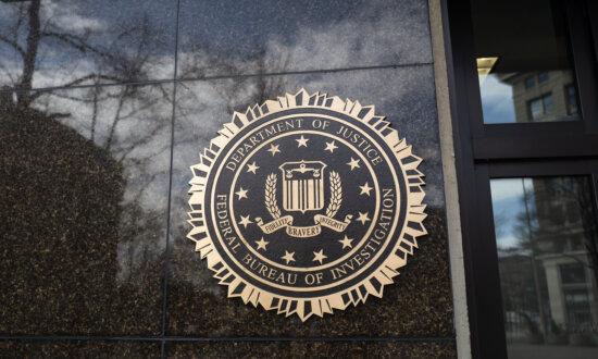 Crypto Scammers Using Couriers to Collect Cash, Avoid Detection: FBI